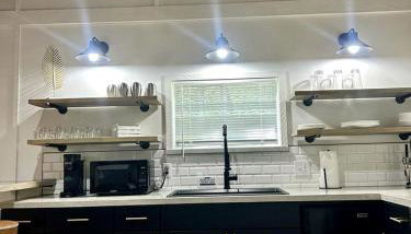 Tranquil Wooded Cabin Retreat with Private Hot Tub & Fire Pit Near Gentry, Arkansas - Foto 2