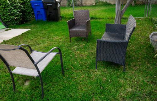 Relaxing Cozy Back House with Backyard - Foto 23