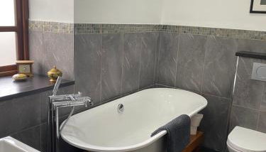 Converted chapel - Sant Pedr Newydd with sea views from garden - Foto 5