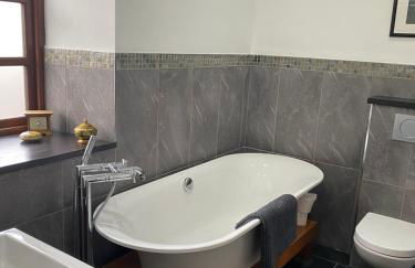 Converted chapel - Sant Pedr Newydd with sea views from garden - Photo 5