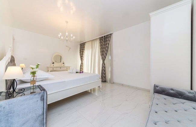 Beachfront Villa Baronessa with Pool - Photo 10