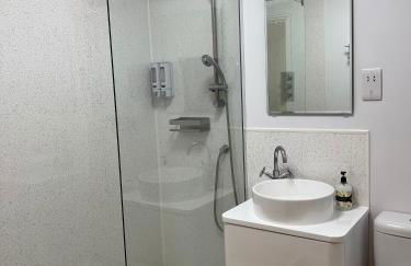 Glastonbury High Street Sanctuary- 2 BD, Sleeps 4 - Photo 23