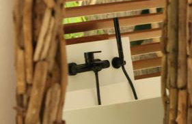 Marbella Bliss - Serenity 4-Bedroom VILLA with Exclisive HEATED Private POOL & Jacuzzi, Tropical Garden, Marbesa - Steps from the Cabopino Beach - Photo 19