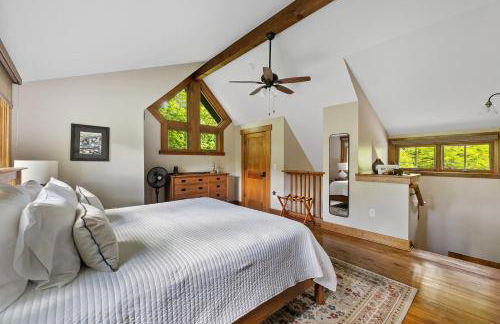 HOT TUB & PET-FRIENDLY Cabin in Cheshire Village - Foto 7