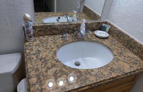 Beautiful 2-Bedroom Condo Near Universal and other Orlando Attractions, King Bed & Wi-Fi - Foto 16