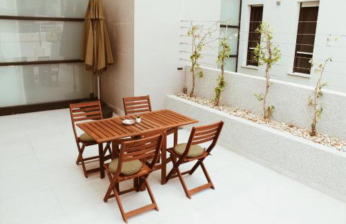 Cozy seaside apartment with private pool & terrace - Foto 12