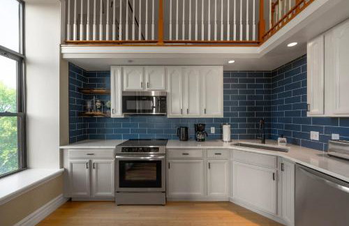 Above Coffee Shop, Cincy Hilltop Apt, City Views! - Foto 11