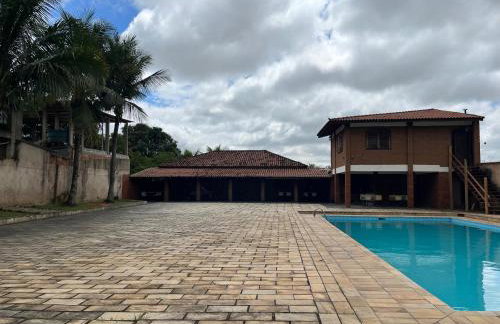 Casa com piscina enorme - Foto 1