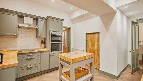 Host & Stay - Temple Terrace - Photo 3, stove