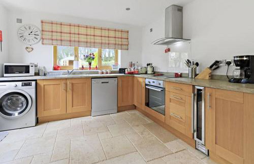 Stunning cottage with hot tub - Photo 40