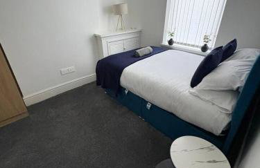 Spacious 3BR Home in Runcorn | Sleeps Large Groups - Foto 7