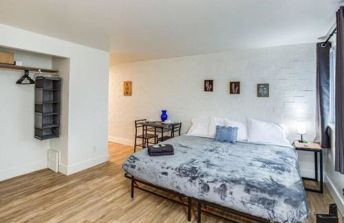 Studio w/ King bed Near Dwtd - Foto 12