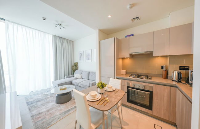 Yogi - Bright Apartment With Panoramic CityScape Views - Photo 1