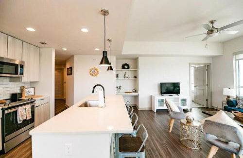 2BR Uptown Furnished Apartment near Truist Fields apts - Foto 7