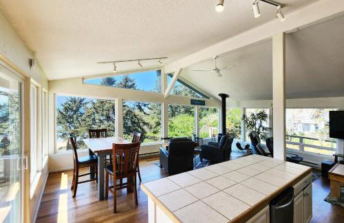 Ocean View in Otter Rock! Wood Stove! Surfing~Otter Rock Hideaway - Foto 7