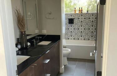 Modern 2-Home Private Oasis w Pool Hot Tub in DT - Foto 15