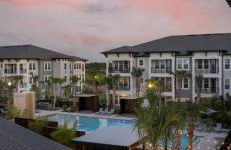 LuXury Stay | Pool + Gym + Fast Wi-fi - Foto 18