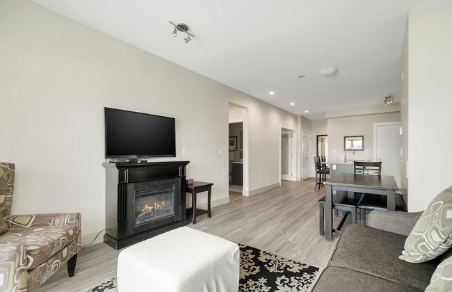 Lakefront Lux 2BR Symphony Of Comfort - Photo 17