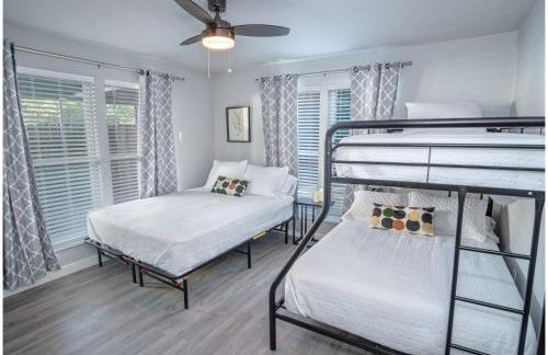 Stylish 4 Br/2ba Renovated Home Near Downtown - Foto 28