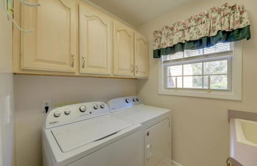 Pine Knoll Shores Getaway - Walk to Beach! - Foto 26