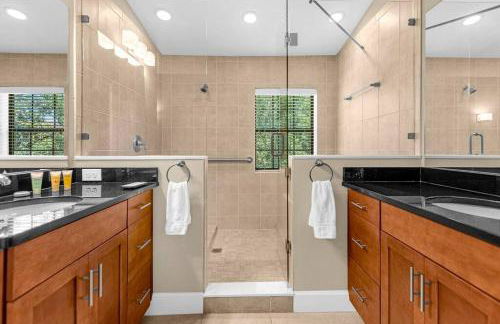 Vibrant 4BR Family Townhome 1 mile from Disney World and Disney Springs - Photo 38