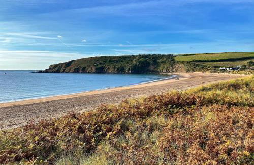 2 BR Beach Woods chalet with parking, 5 mins to beach - Foto 25