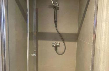 Luxury London Oasis - Photo 18