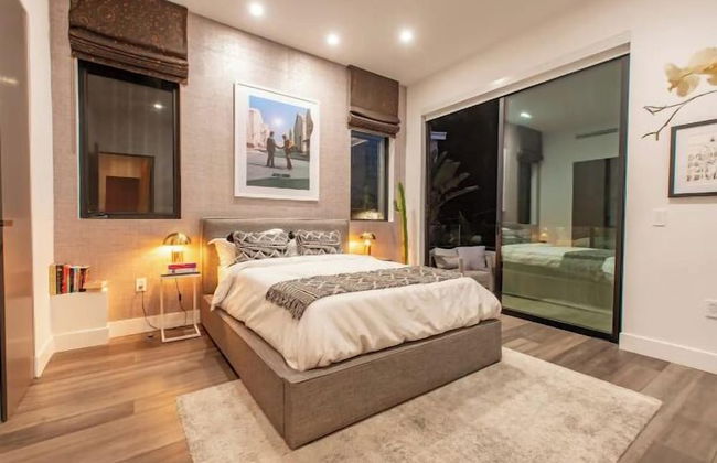 Willow Glen - Hollywood Hills Multi-level Villa With Theater & Pool - Photo 6