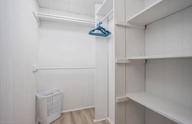 Gorgeous Grove Contemporary Family Home - Foto 32