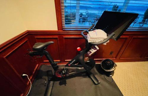 3 bed Lake Sammamish Waterfront + Peloton Bike - Foto 27