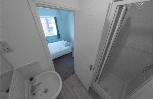 Sleeps 5 - Private Garden- Free Parking - Foto 9