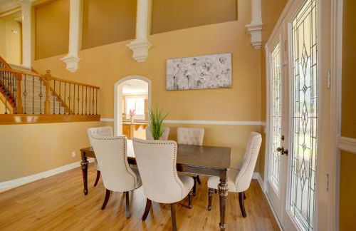 Resort-Style Oasis Expansive Riverside Mansion - Foto 7