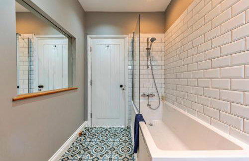 Finest Retreats - The Coach House at Tybroughton - Photo 32