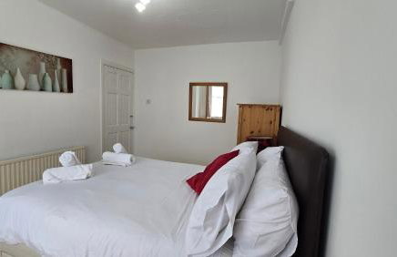 Cosy 3BDR Home With Free Parking In Harrow - Photo 25