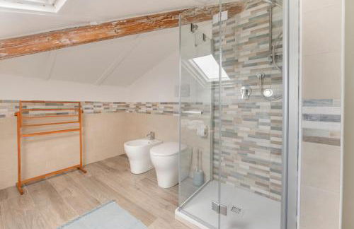 049 - Attico ELEGANTE, 10 minuti a piedi da MARE e SPIAGGIA - POSTO AUTO PRIVATO GRATIS - Foto 36