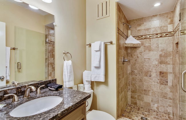 Beachfront Hideaway by Ryson Vacation Rentals - Foto 10