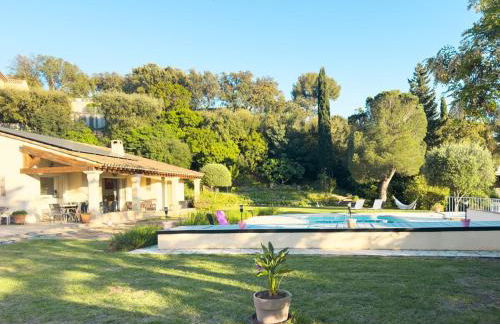 Exclusive Authentic Riviera Villa - Private Pool, Pétanque Court, Panoramic Mediterranean Sea & Estérel Mountain Views - Foto 6