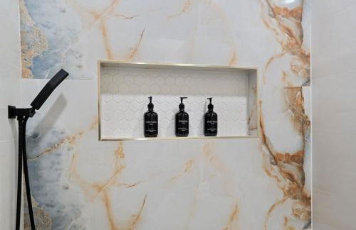 3BR Luxury w Rooftop Views - Foto 13