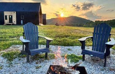 Three Suns Full Rental | 8 Cabins | Views | River - Foto 48