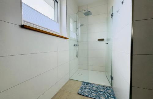 luxuriöse Villa Möwengeflüster - 220qm große Ferienwohnung für bis zu 8 Gästen mit Sauna direkt am Goitzschesee - Foto 32