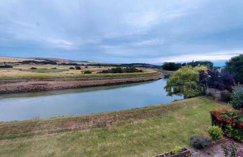 Historic river side cottage - top apartment - Foto 32