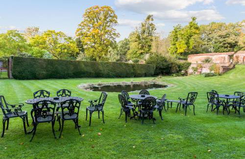 Secluded Mansion Retreat - Expansive Private Oasis - Pass the Keys - Foto 2