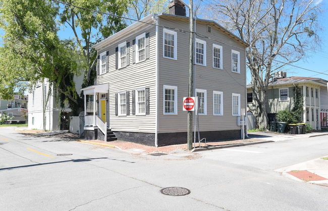 Artist's House Upper Apt Walk to Forsyth - Photo 7