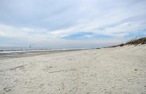 Marina and Beach Club Access Condo in Southport - Foto 38