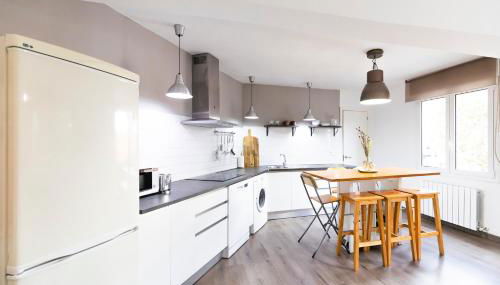 AkomodaT en apartamento luminoso junto al paseo de la ría - Foto 2