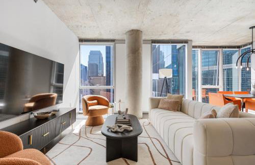 Linea Luxury Living with Indoor Pool and Rooftop Views in The Loop - Photo 75