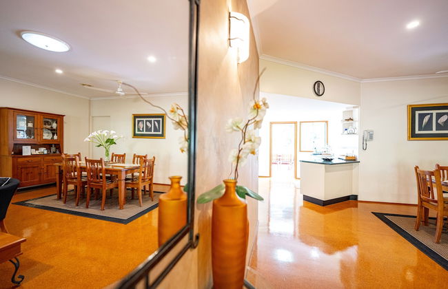 Birds 'n' Bloom Cottages - Photo 34