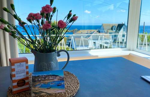 Spacious home with panoramic sea view, free parking EV & large garden - Photo 18