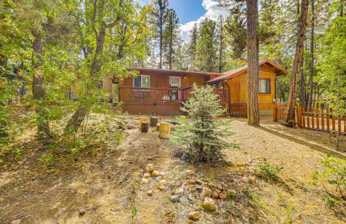 4 Mi to Rainbow Lake! Cozy Forest-View Gem with Deck - Foto 24