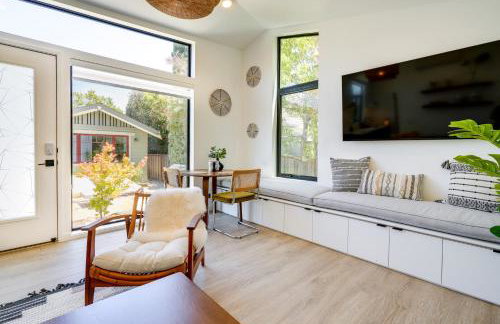 Redwood City Escape with Big-Screen TV! - Foto 4